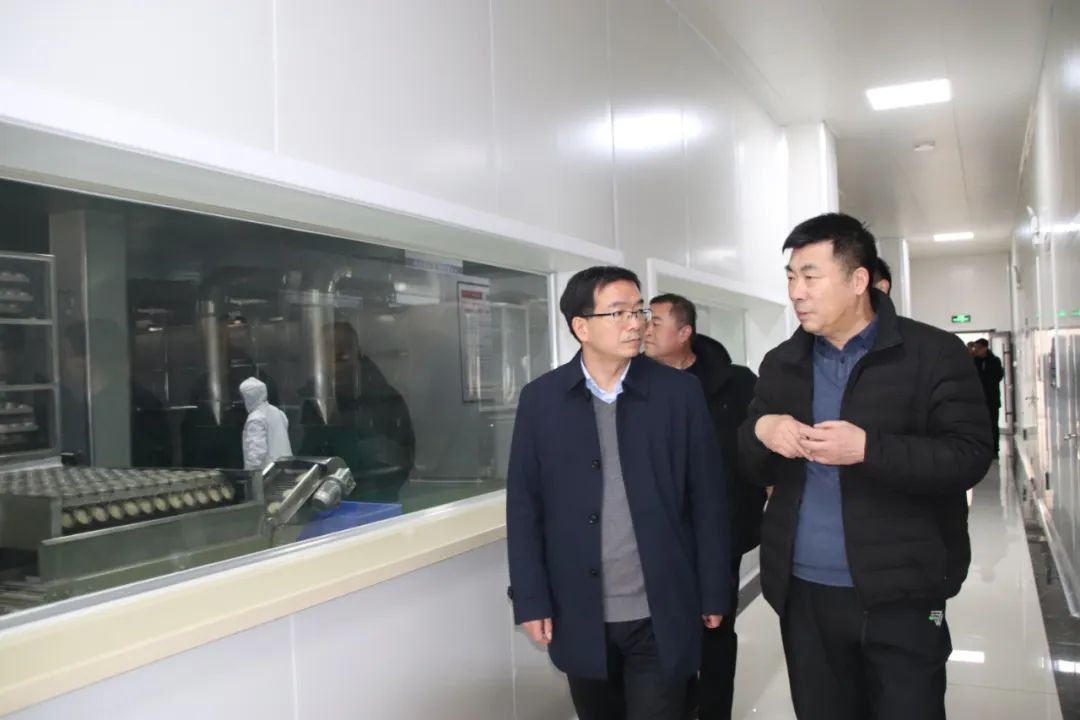 参观918搏天堂酸辣粉出产线 参观918搏天堂酸辣粉出产线